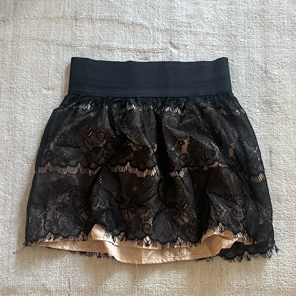 Xhilaration Skirt Sz XS Black Eyelet Short Flare Beige Lined Elastic Waist